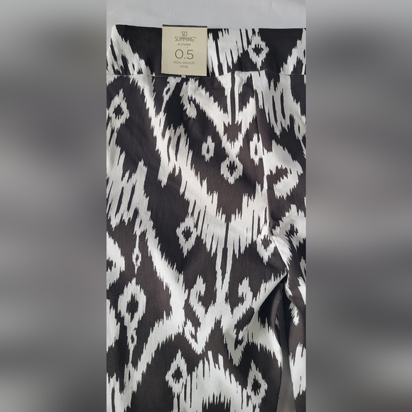 Chico's Brigitte So Slimming Stretch Crop Black & White Ikat Print Pants - Picture 10 of 16